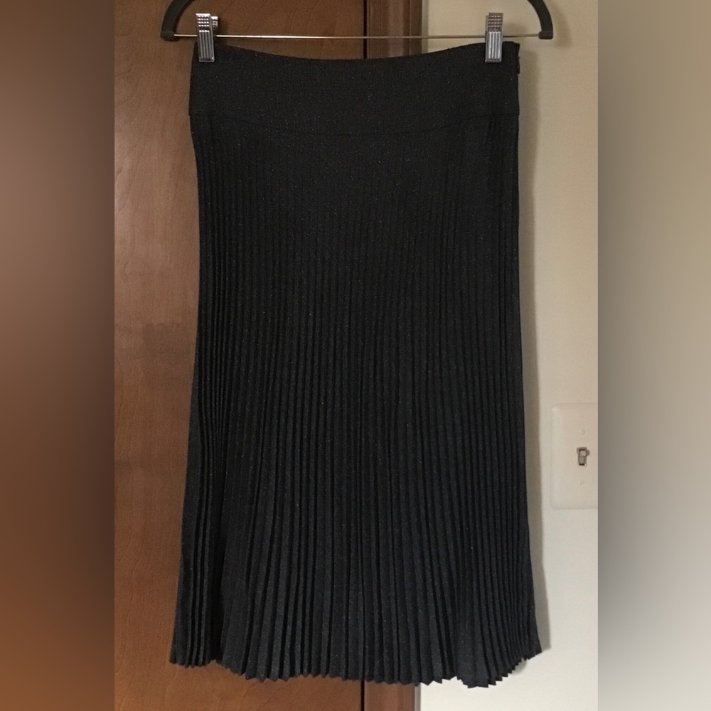 Dark gray with light grey speckles Express brand deep pleated skirt.